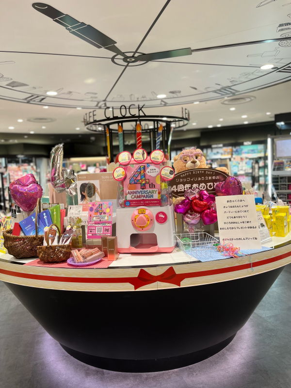 巨大ケーキ出現中 ルミネ新宿店 Shop Blog ショップイン Shop In
