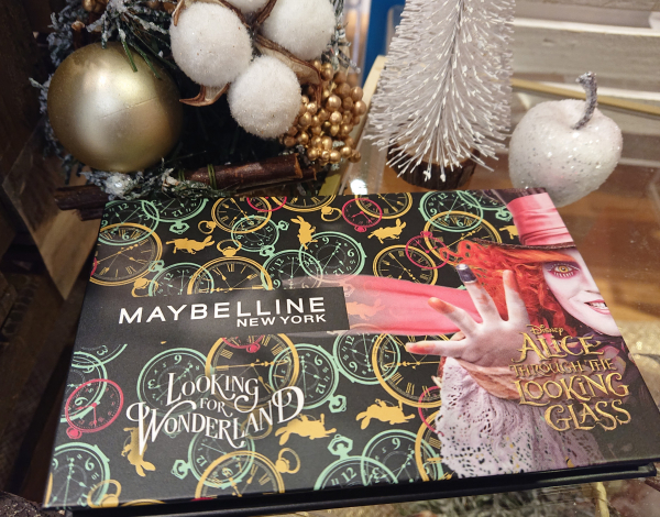 メイベリンとアリスインワンダーランドのコラボ 溝の口ノクティプラザ店 Shop Blog ショップイン Shop In